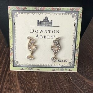 Downtown Abbey Gold Tone Drop Earrings B3